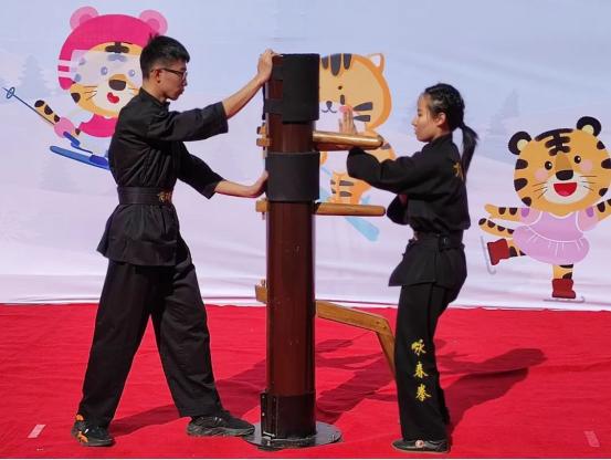 機器人 冬奧書簽 冰墩墩 詠春拳 七里河區這波開學禮物有點潮