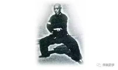 詠春拳中線理論與太極拳中線理論對比研究