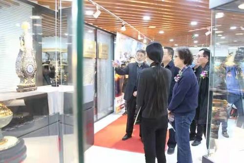 北京工美集團(tuán)工藝品廠席聞大師歷年獲獎(jiǎng)作品巡展首展在京舉行